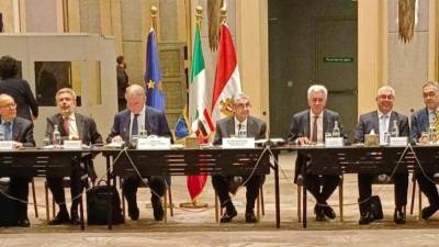 الترويج للاستثمار في الطاقة الجديدة والمتجددة والربط الكهربائي لتحويل مصر لمركز إقليمي للطاقة