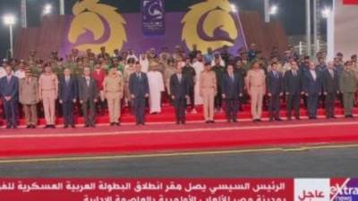 صورة تذكارية للرئيس السيسي مع منتخبات البطولة العربية للفروسية