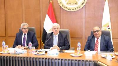 وزير التعليم العالي يرأس اجتماع المجلس الأعلى للمستشفيات الجامعية