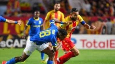 توقف مباراة صن داونز والترجي بسبب الصواعق والحكم يوجه اللاعبين بمغادرة الملعب