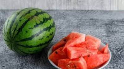 الحكومة تنفي انتشار بطيخ مسرطن بمختلف الأسواق على مستوى الجمهورية