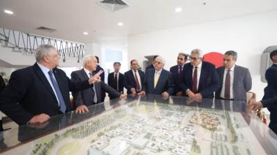 وزير التعليم العالي يتفقد الجامعة المصرية اليابانية للعلوم والتكنولوجيا