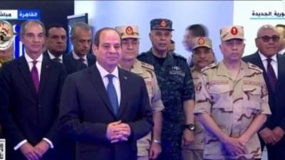 الرئيس السيسى للشباب: فيه وظايف ممكن تشتغلها فى البيت وتكسب 100 ألف دولار شهريا