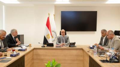 سويلم يعقد إجتماعاً لمتابعة موقف "مشروع تعزيز التكيف مع التغيرات المناخية بالساحل الشمالي ودلتا النيل"