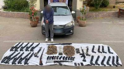 "الداخلية": ضبط عنصر إجرامي بالجيزة بحوزته 26 سلاحا ناريا قبل ترويجها بمحافظات الصعيد