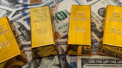 الذهب يرتفع مع ضعف الدولار وسط ترقب لاجتماع الفيدرالي