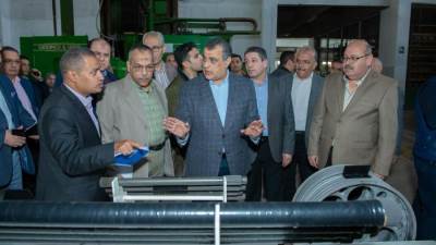 وزير الدولة للإنتاج الحربي يتفقد خطوط الإنتاج بشركة أبو زعبل للصناعات الهندسية