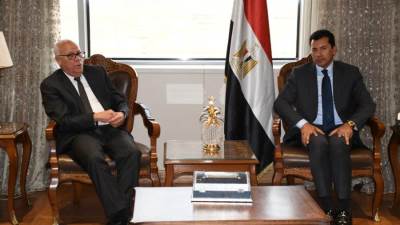 وزير الرياضة يتابع مع محافظ بورسعيد مستجدات سير الأعمال الجارية لإنشاء استاد بورسعيد الجديد