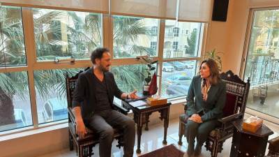 وزيرة الثقافة في زيارة لبيت العود العربي في أبو ظبي لتعزيز التعاون