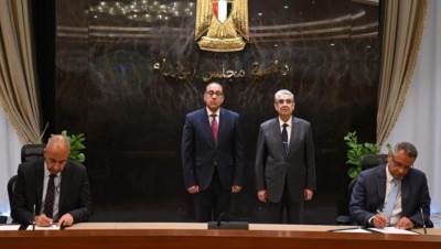 رئيس الوزراء يشهد توقيع استلام أرض مشروعين لإنتاج الكهرباء من الرياح بسوهاج