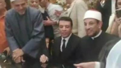 بالمزمار البلدى.. مصطفى كامل يحتفل بعقد قران ابنته