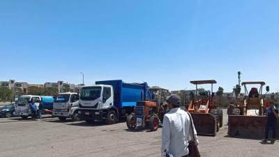 رئيس جهاز مدينة العبور يتفقد شوارع وأحياء المدينة.. ويوجه بالتواصل الدائم مع المواطنين