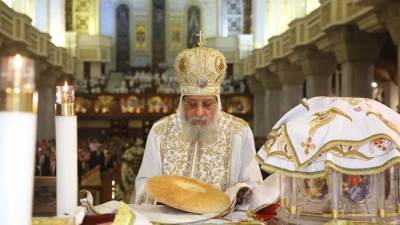 البابا تواضروس يترأس قداس عيد القيامة المجيد بالكاتدرائية المرقسية بالعباسية