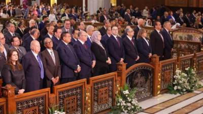 وزير شئون المجالس النيابية يحضر قداس عيد القيامة المجيد