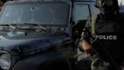 الأمن يكشف حقيقة إلقاء شخص زوجته من سيارة واختطاف أبنائه