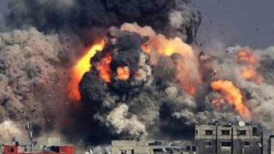 غارات جوية تستهدف محيط مطار غزة شرق مدينة رفح الفلسطينية جنوب القطاع