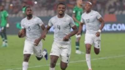 صحيفة جنوب أفريقية: الأهلي يتمسك بضم موكوينا من صن داونز