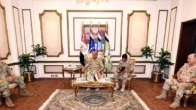 وزير الدفاع يلتقى قائد القيادة المركزية الأمريكية