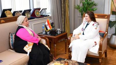 وزيرة الهجرة تلتقي رئيسة الجالية المصرية بأيرلندا الشمالية للوقوف على آخر مستجدات أوضاع الجالية