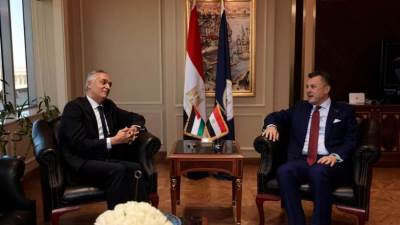 وزير السياحة يعقد اجتماعاً مع نظيره الأردني لمناقشة تعزيز التعاون بين البلدين