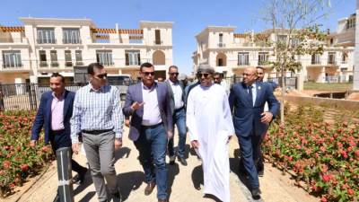 وزير الإسكان بسلطنة عمان والوفد المرافق له يزورون مشروعات العاصمة الإدارية للاطلاع على التجربة العمرانية المصرية