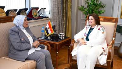 وزيرة الهجرة تلتقي إحدى رموز الجالية المصرية في إيطاليا للوقوف على مستجدات أوضاع الجالية واحتياجاتهم