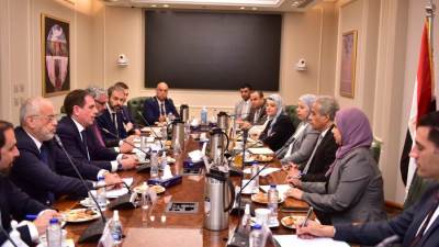 وزير العمل يلتقى وزير الهجرة اليوناني والوفد المُرافق له