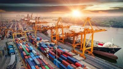 مصلحة الجمارك تخطر التجار بإحالة البضائع غير المفرج عنها للمهمل