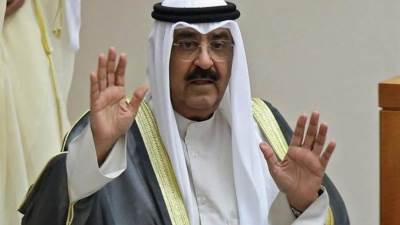 أمير الكويت يعلن حل مجلس الأمة وتوقيف العمل ببعض بنود الدستور
