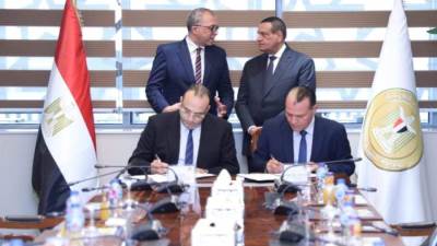 وزير التنمية المحلية ورئيس معهد التخطيط القومي يشهدان توقيع بروتوكول تعاون