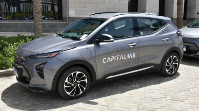 النقل: بدء التشغيل التجريبي للمرحلة الأولى من السيارات الكهربائية التي ستعمل داخل العاصمة الإدارية