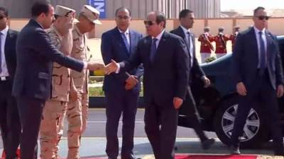 الرئيس السيسى: توسعنا فى مشروعات الطرق بالضبعة لخدمة التنمية