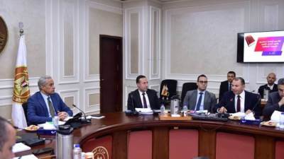  شحاتة يوجه بسرعة إصدار"القانون "..ويؤكد:"الأمان الوظيفي" و"التشجيع على الإستثمار"