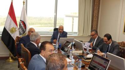 عصمت يبحث إنشاء مجمع صناعي للاستفادة من خام الحديد المتوفر بالمناجم