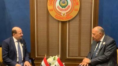 وزير الخارجية سامح شكري يلتقي وزير الخارجية اليمني في المنامة