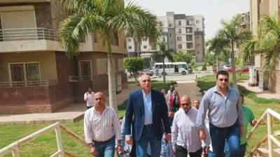 مسئولو "الإسكان" يتفقدون مشروعات رفع الكفاءة والتطوير والنظافة والزراعة والصيانة بمدينة العبور