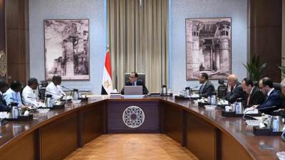 رئيس الوزراء يلتقي وزير الإدارة العامة والشئون السياسية بدولة سيراليون والوفد المرافق له