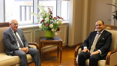 وزير التجارة يلتقي محافظ بورسعيد لبحث تعزيز الأنشطة الصناعية والاستثمارية بالمحافظة 