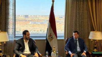 وزير الرياضة يبحث مع مسئولي وكالة سيارات بيرل ارت الإيطالية سبل التعاون المشترك