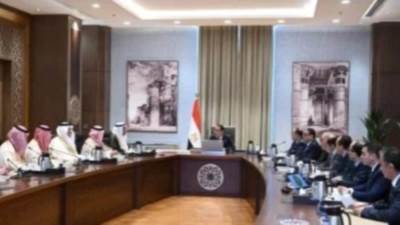 رئيس الوزراء يبحث مع مسئولين سعوديين أوجه التعاون المشترك وزيادة الاستثمارات