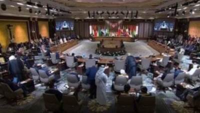 القمة العربية تؤكد ضرورة إنهاء الأزمة السورية
