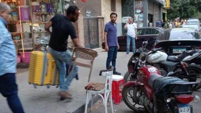 الاستجابه لشكوي مواطني شارع العراق بالعجوزة رفع التعديات والإشغالات من الطريق العام للمحال والمقاهي