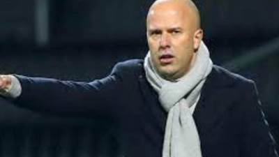 أرني سلوت يعلن توليه تدريب ليفربول الموسم المقبل رسمياً