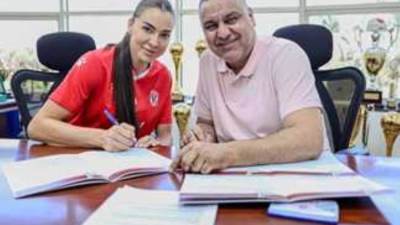 الأهلي يعلن تجديد عقد تاتيانا بوكان لاعبة فريق الطائرة لمدة موسم