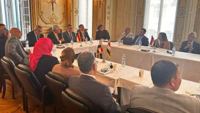 عاشور: متابعة تنفيذ المبادرة الرئاسية "جسور التنمية" للتواصل مع الأساتذة والعلماء المصريين بالخارج