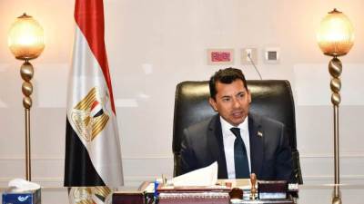 وزير الرياضة يكرم عمرو محمد بعد حصوله على المركز الثاني بالعالم في مجال الطاقة المتجددة