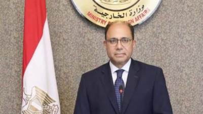 مصر تتابع بقلق بالغ الأنباء المتداولة بشأن تعرض طائرة الرئيس الإيراني لحادث مروع