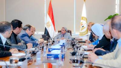 وزيرة البيئة تعقد اجتماعاً موسعاً مع ممثلو عدد من شركات الأسمنت لبحث فرص الاستثمار