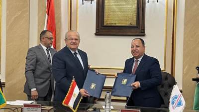 بروتوكول تعاون بين «التأمين الصحى الشامل» و"الاقتصاد والعلوم السياسية"