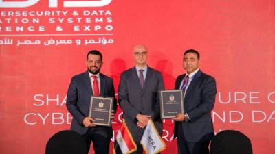ڤودافون مصر توقع اتفاقية تعاون مع الجهاز القومي لتنظيم الاتصالات لدعم الأمن السيبراني